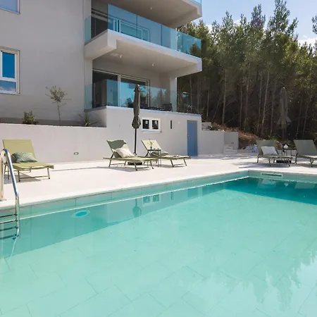 Alta Mare - With Pool Appartamento *